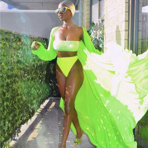 Never won outside of trying it on! HSM BIKNI 💛 - Picture 3 of 3